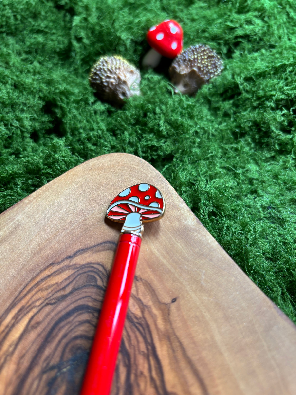 ENAMEL MUSHROOM CHARM PEN