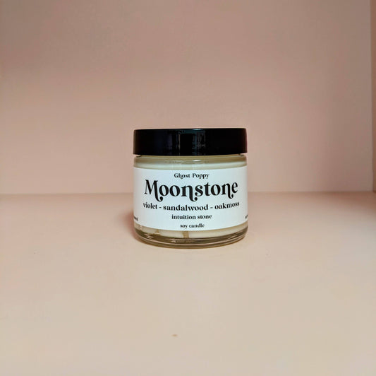 Moonstone soy candle with real crystals and violet, sandalwood and oakmoss fragrance
