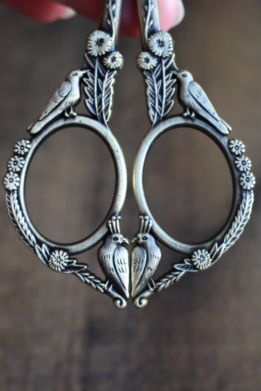 Feathered Friends Scissors🕊️